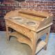 Meuble de toilette ancien en bois brut