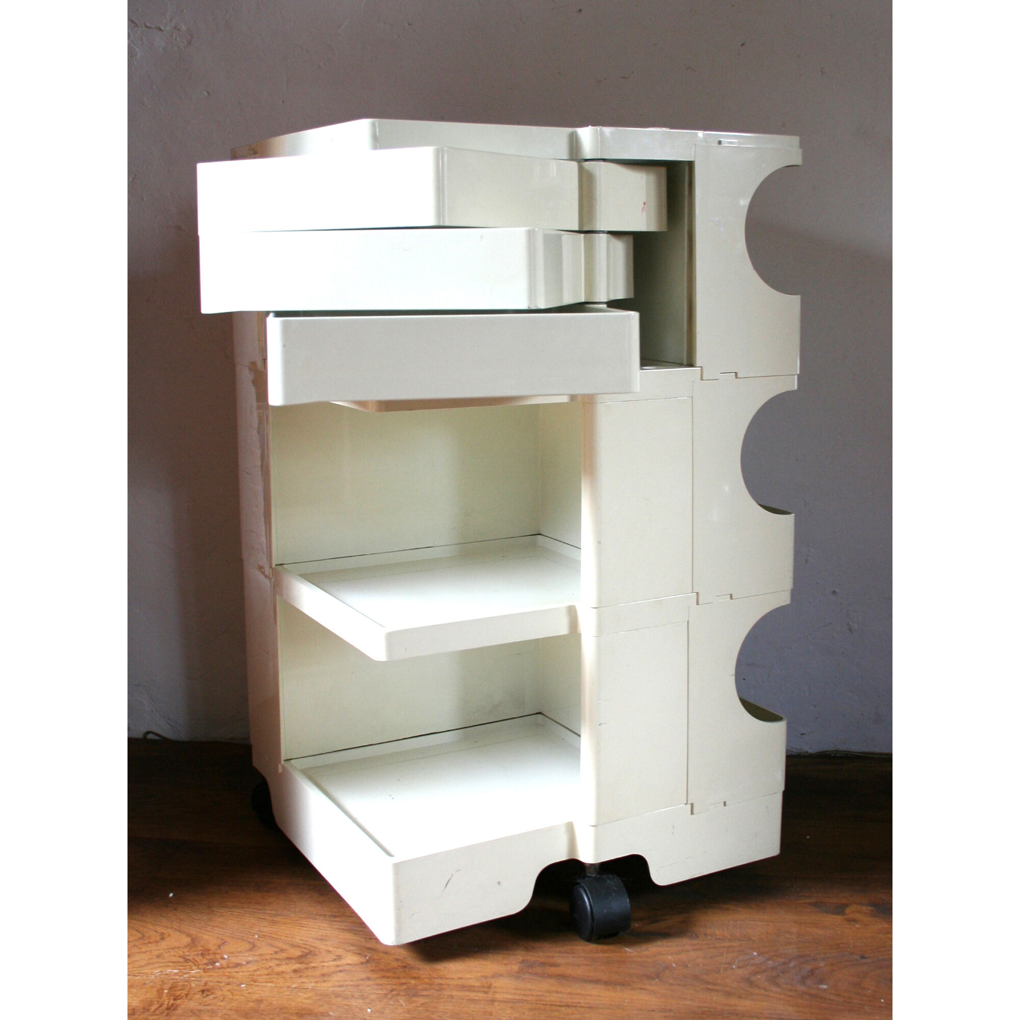 Serving white Bobby by Joe Colombo vintage 70s