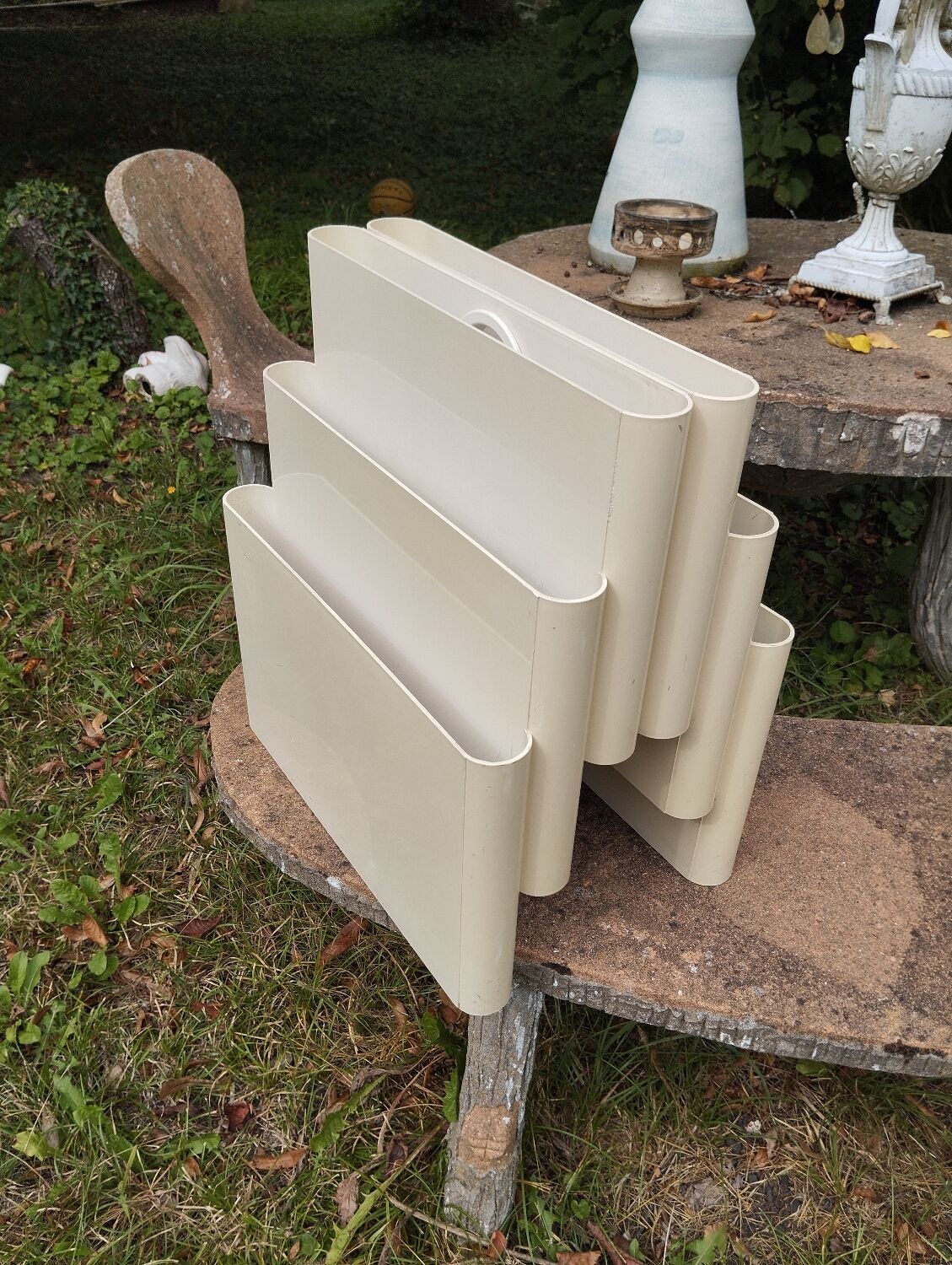 Kartell Giotto Stoppino magazine rack design 70