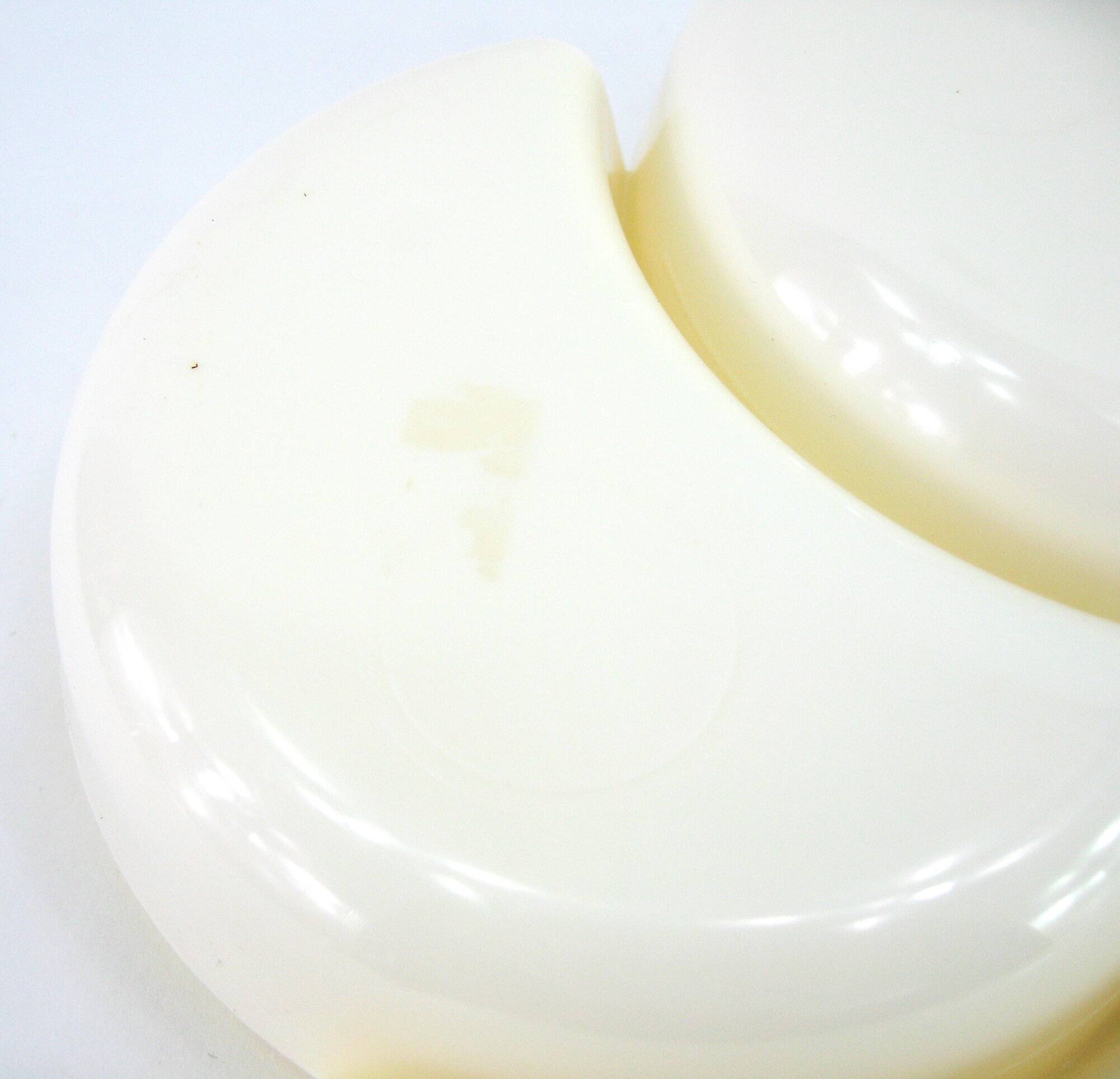 Beige plastic appetizer serving tray - flower-shaped compartments - vintage 70s