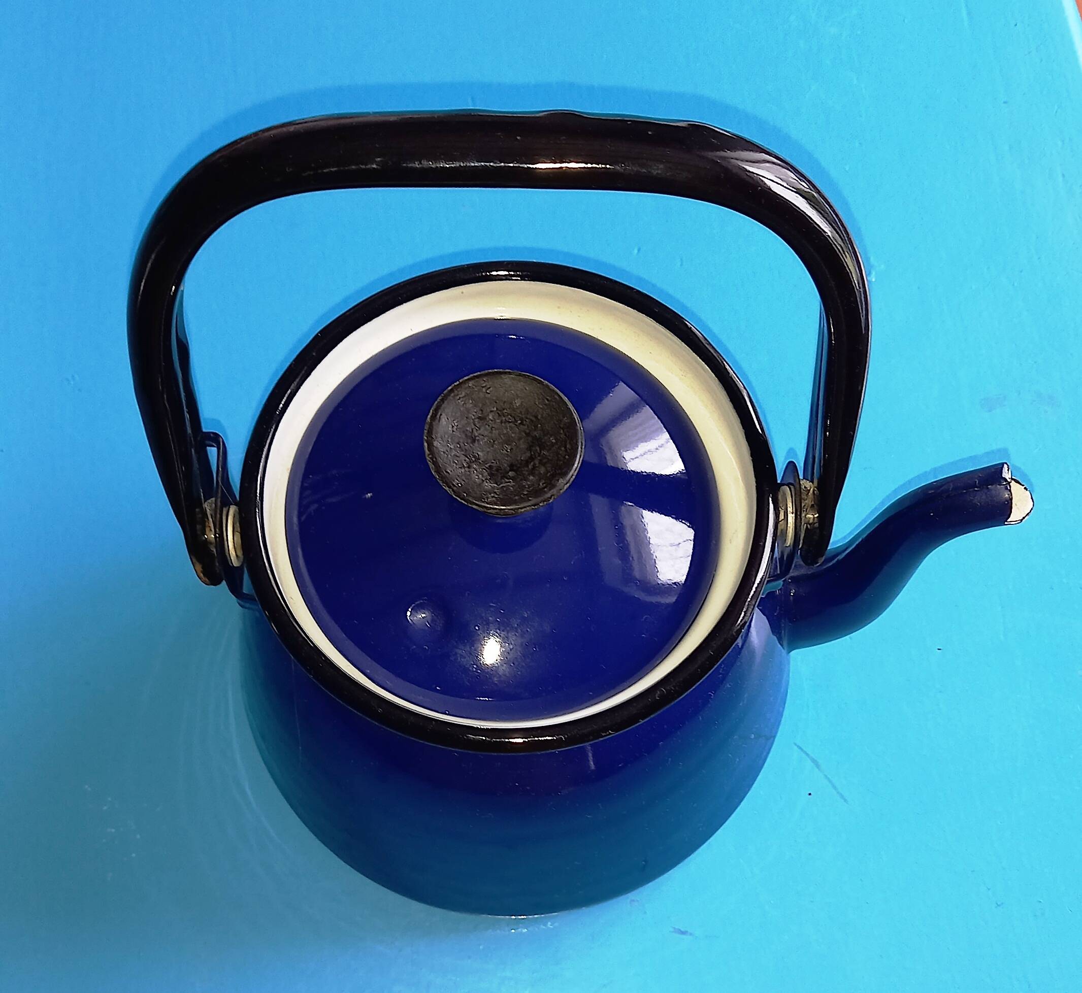 Vintage blue enamelled metal kettle - 1 litre approx. 12cm high (without handle)