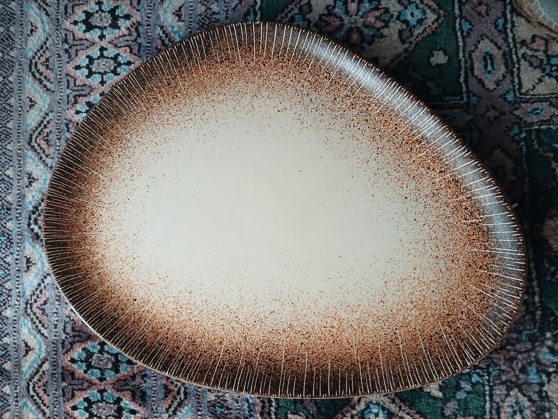 Plat vintage (60/70) design mid-century grand forma