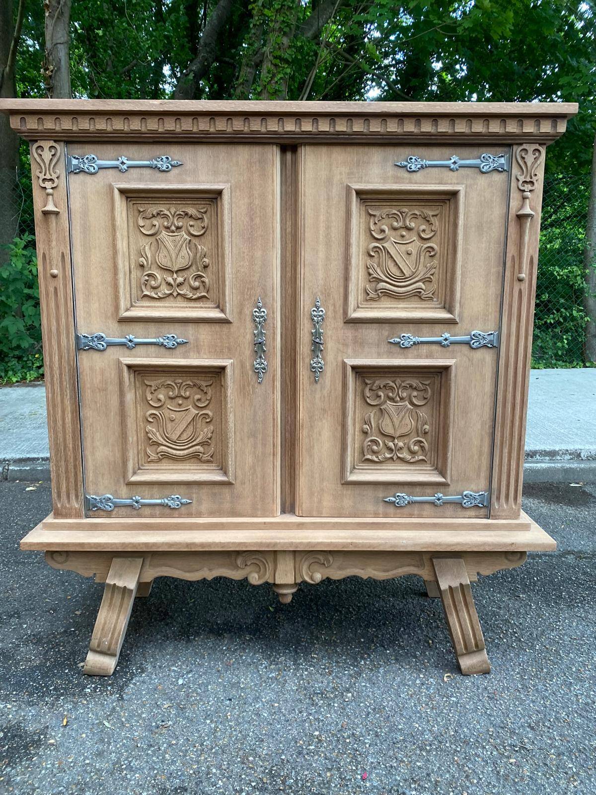 Buffet armoire renaissance espagnole rénovée en chêne 1930