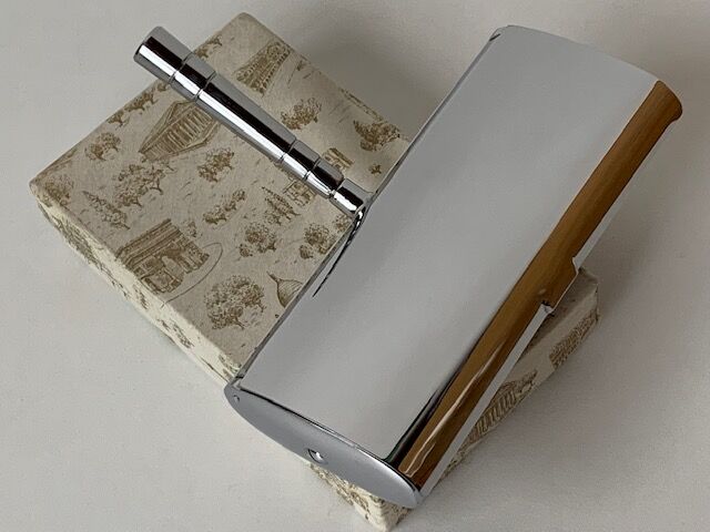 Stainless steel table crumb pickup