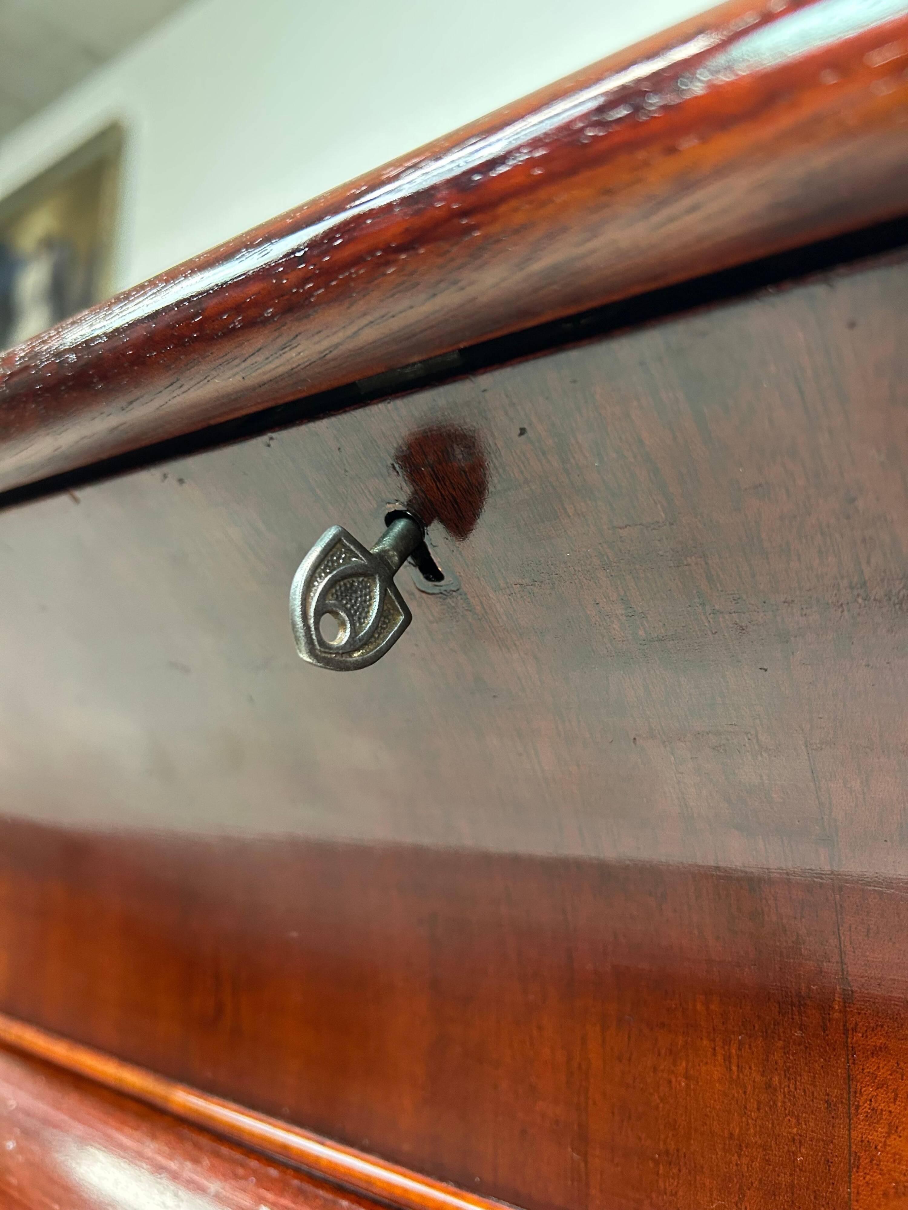 Art Deco display table in mahogany