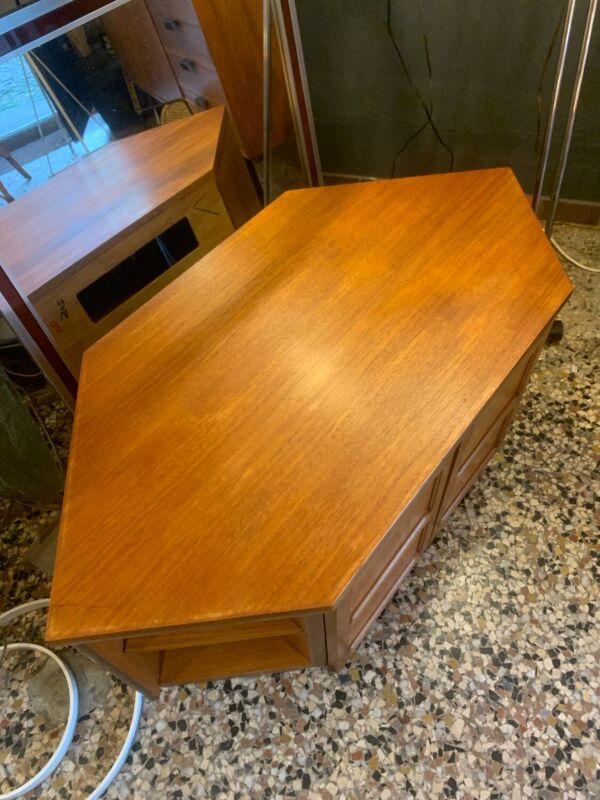 Meuble d’angle bas en teck Nathan Furniture