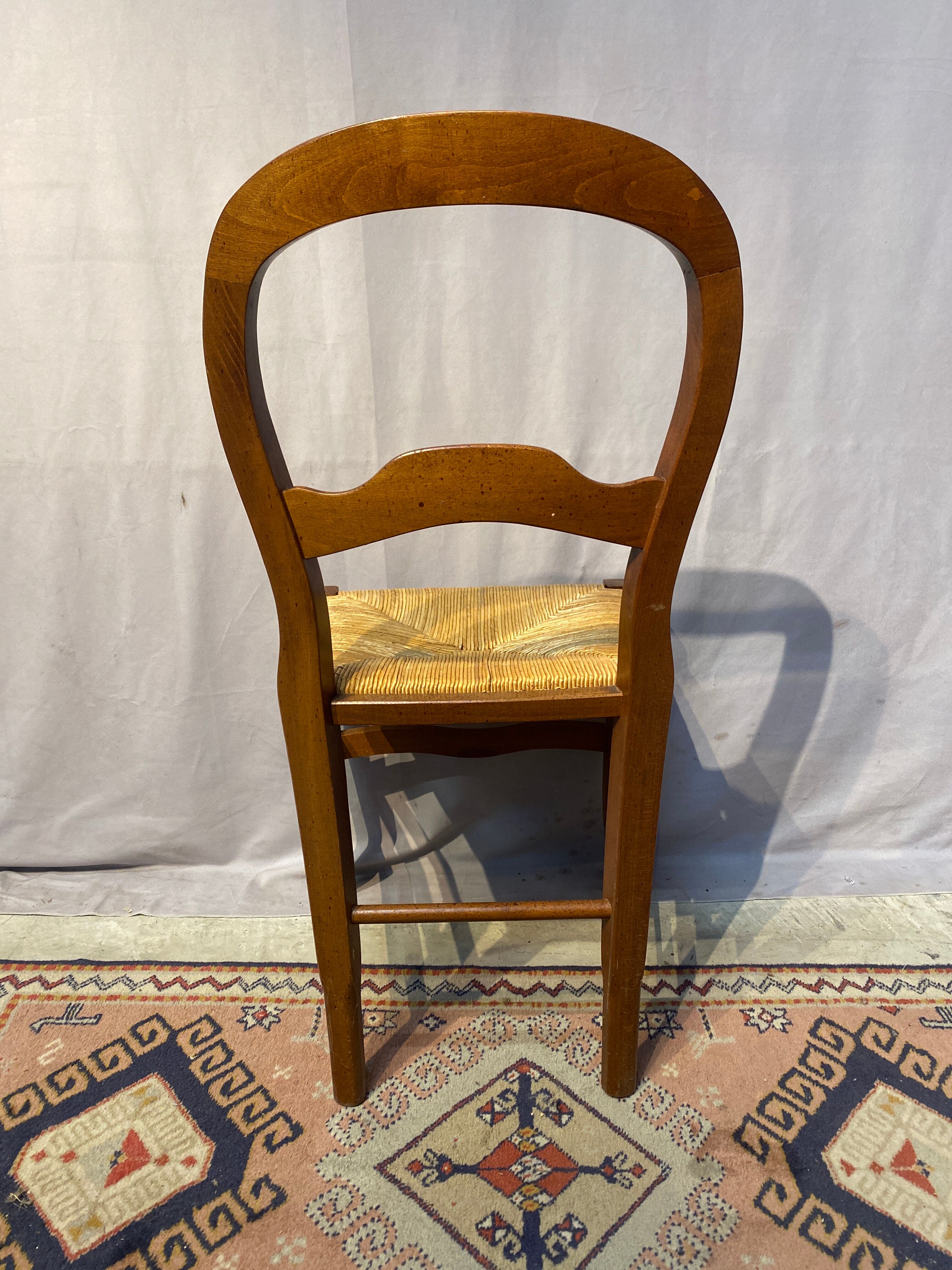 Set of 4 wooden chairs with mulched seat