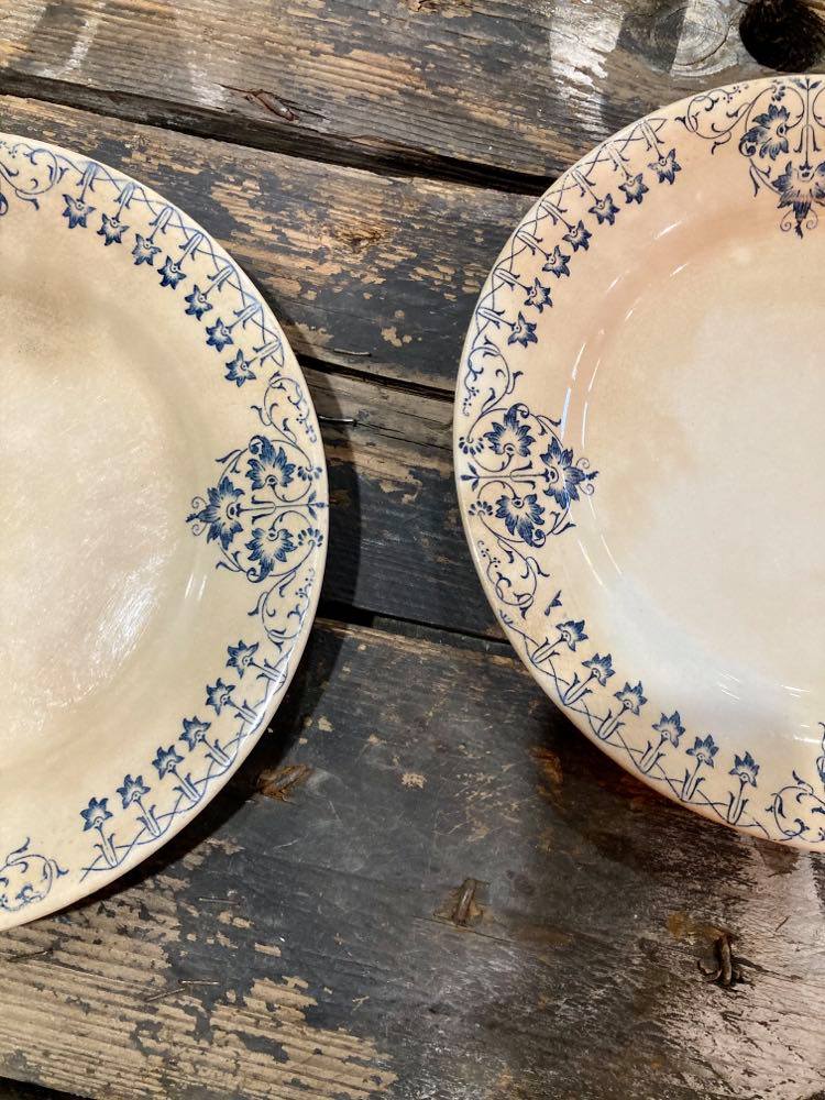 Lot de 2 assiettes en Terre de Fer Gien modèle Marlotte bleu