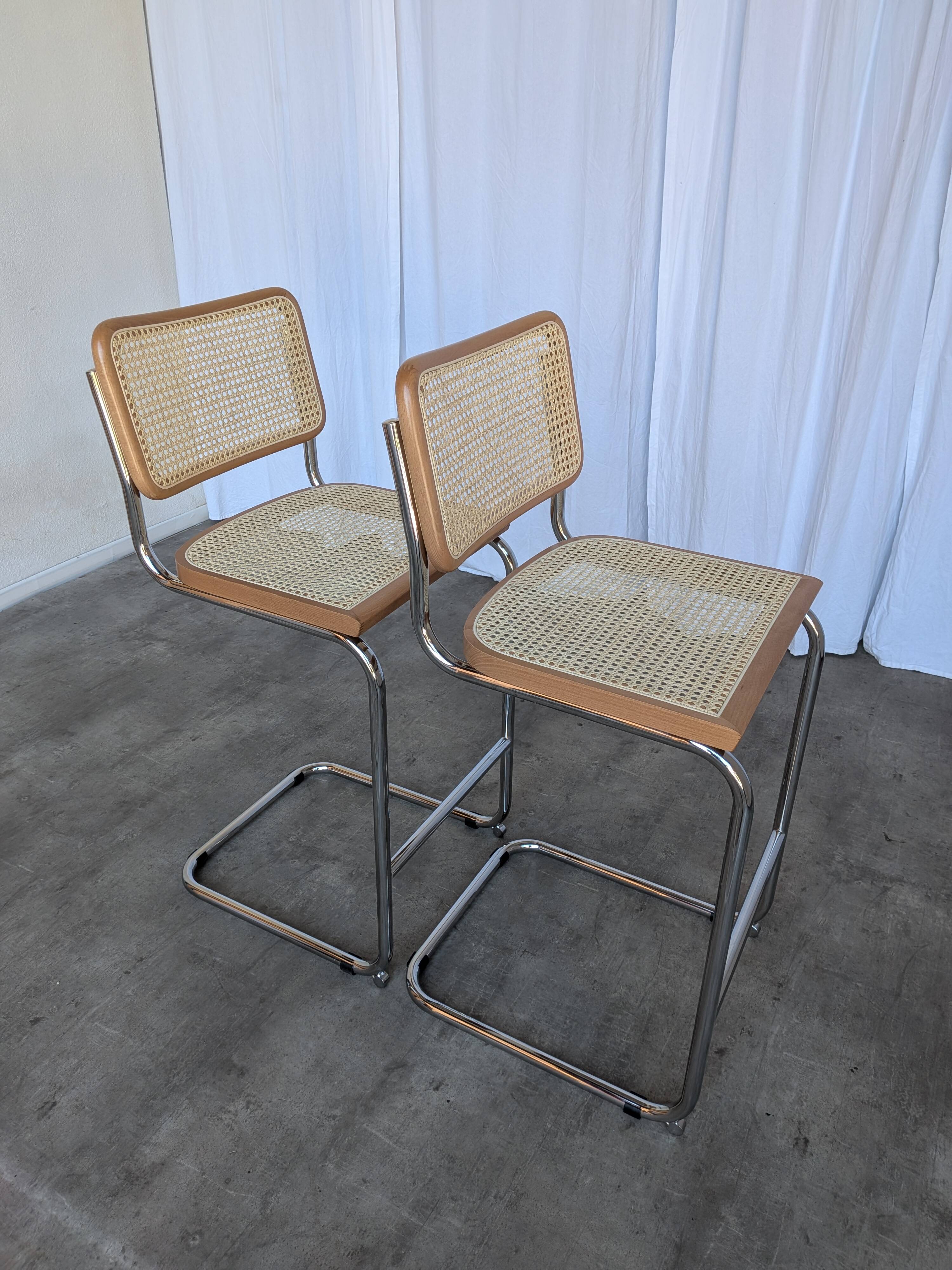 Ensemble de 2 chaises haute Bar Cesca / Design Marcel Breuer / Noyer clair, osier