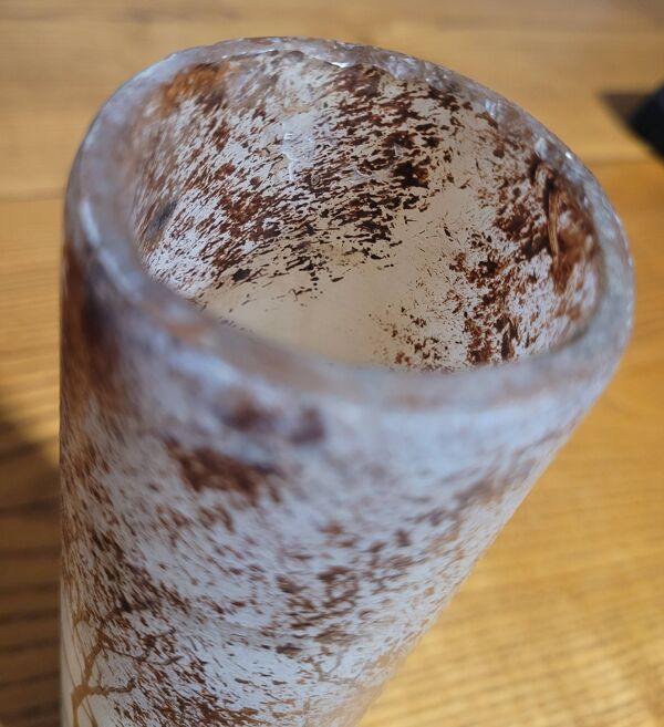 Vase en verre dépolit peint art déco signé