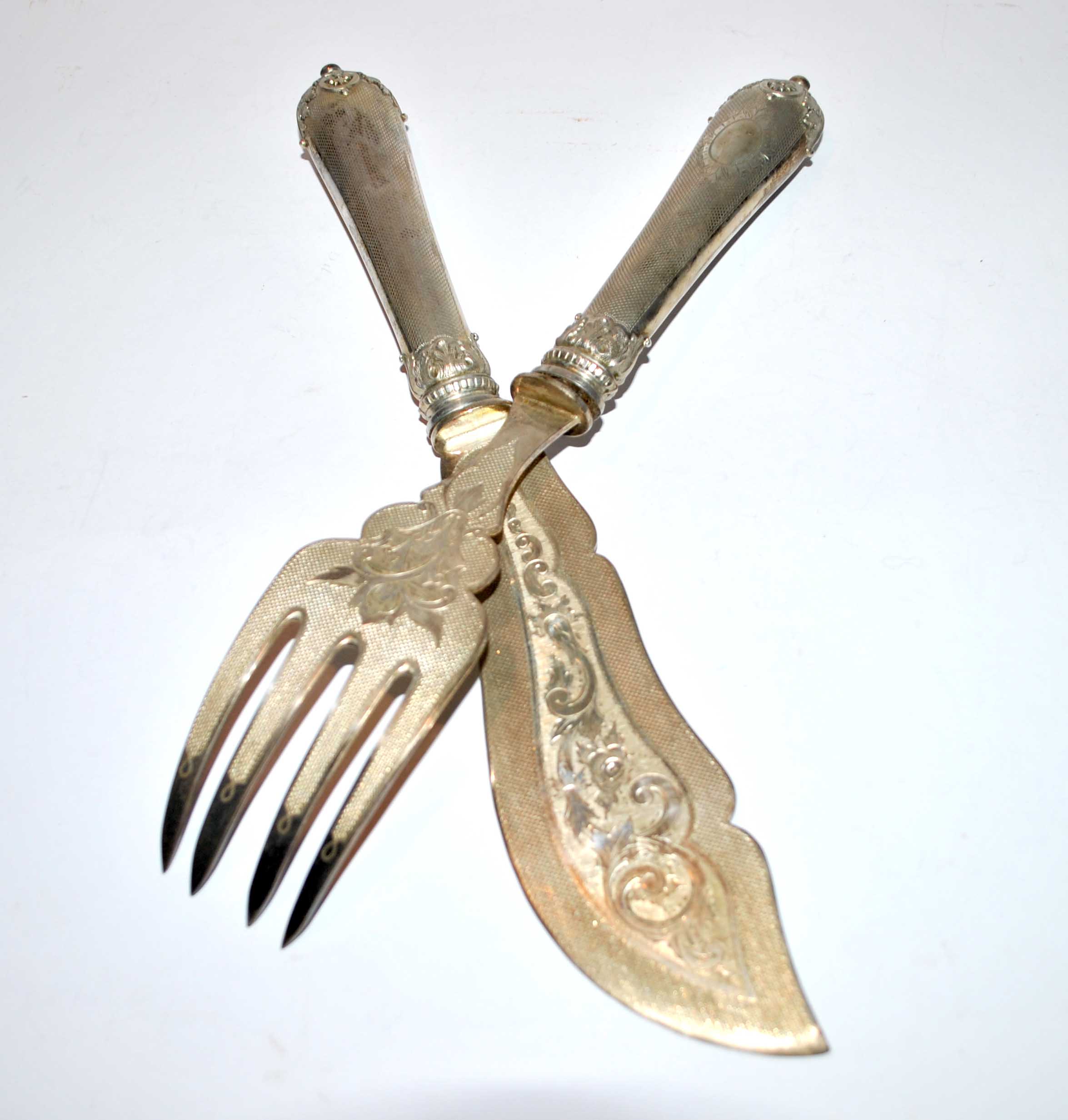 Old stuffed silver fish service - Engraved and guilloché napoleon III service cutlery