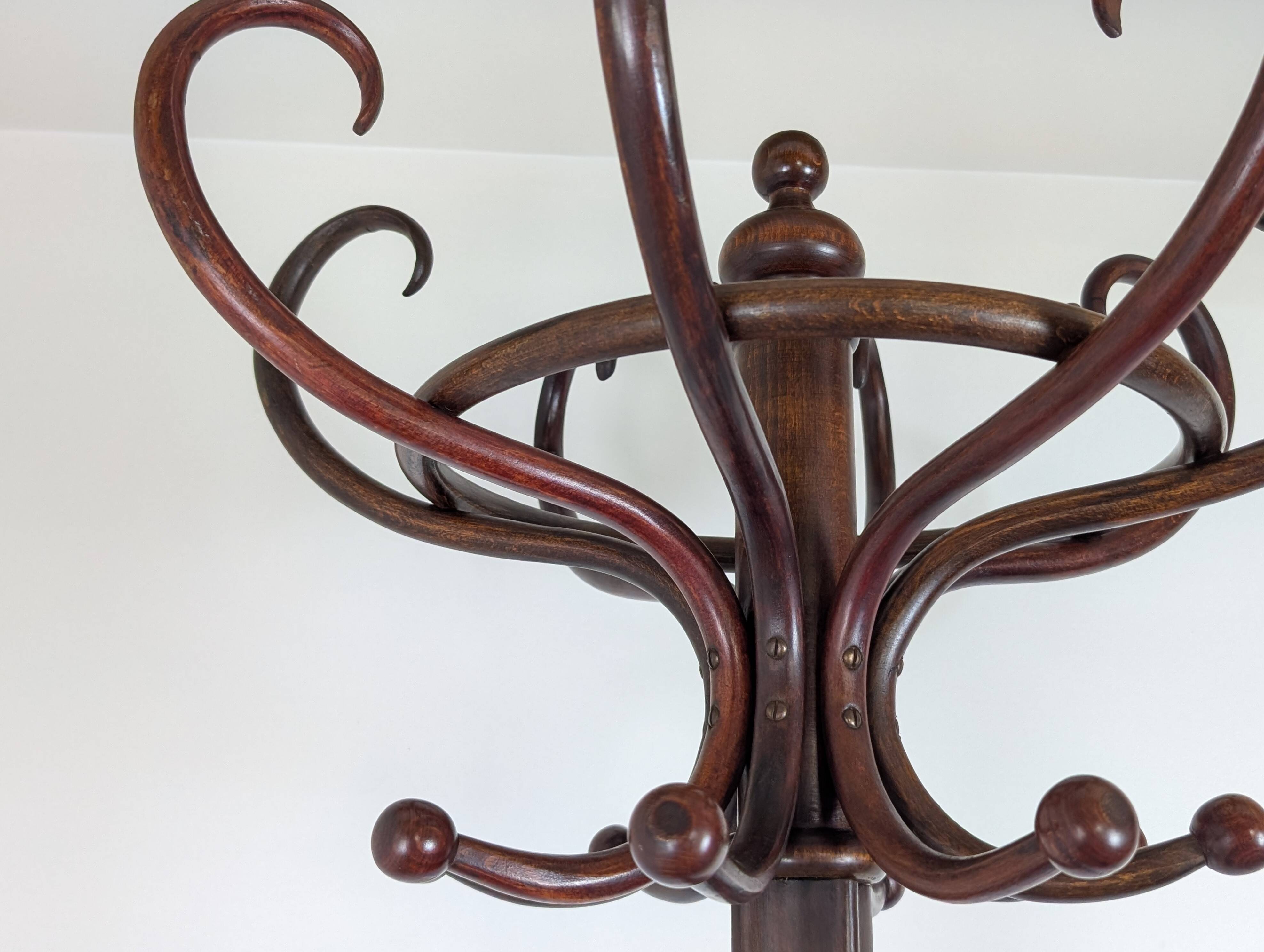 Fischel parrot coat rack