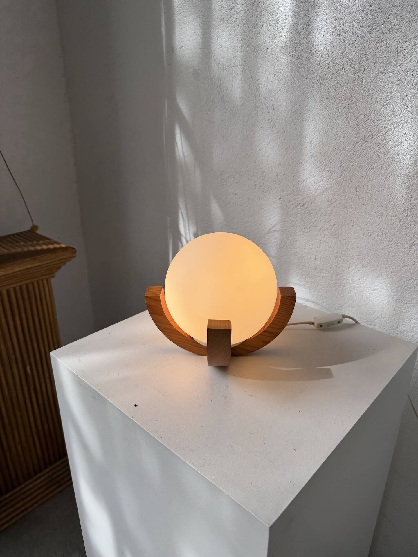 1980s pin support ball desk lamp