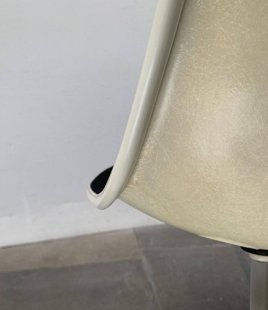 Chaise en fibre de verre La Fonda par Charles & Ray Eames pour Herman Miller, années 1960