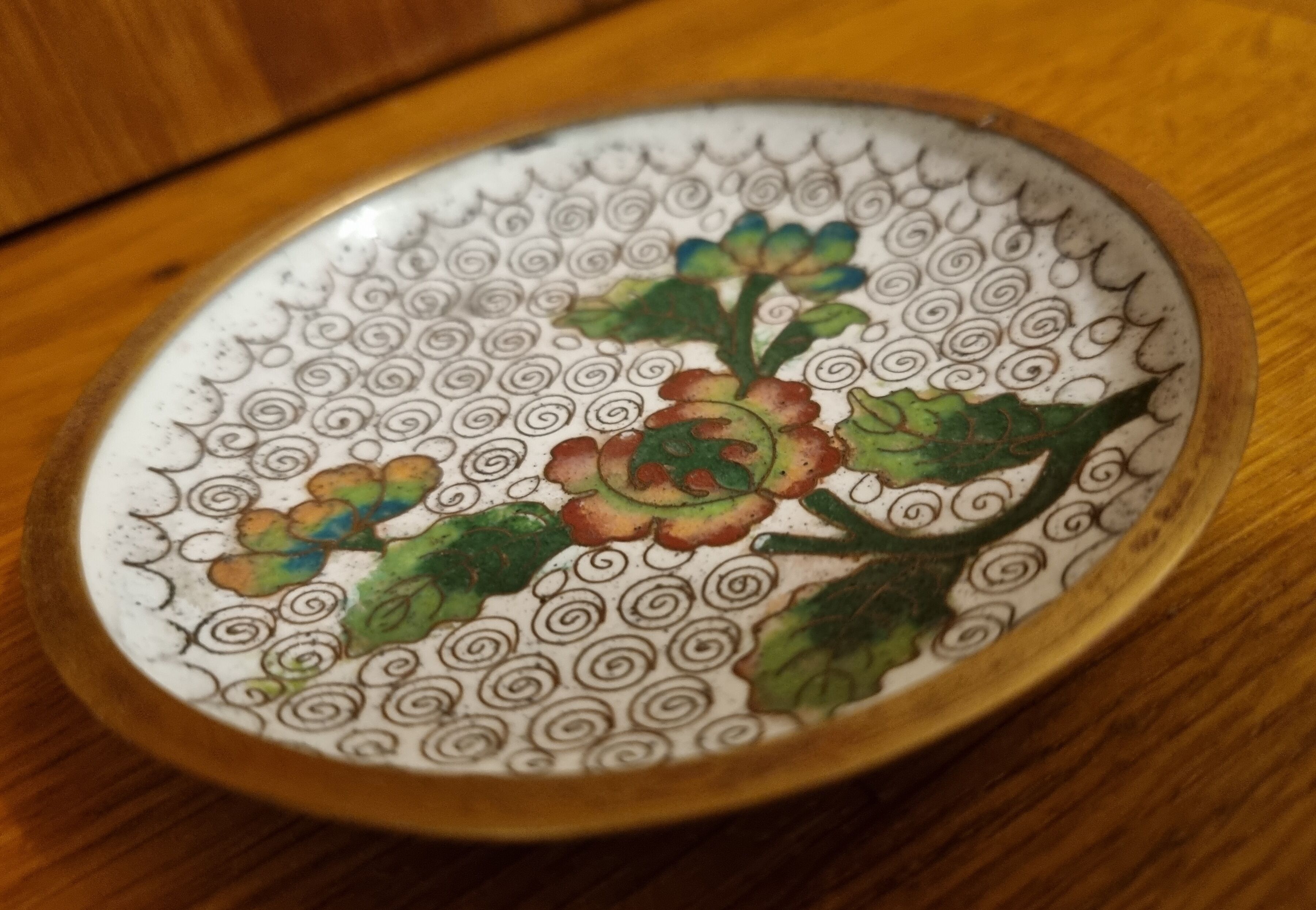 Small cup plate empty-pockets in cloisonné enamels