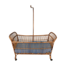 Baby cot with its arrow