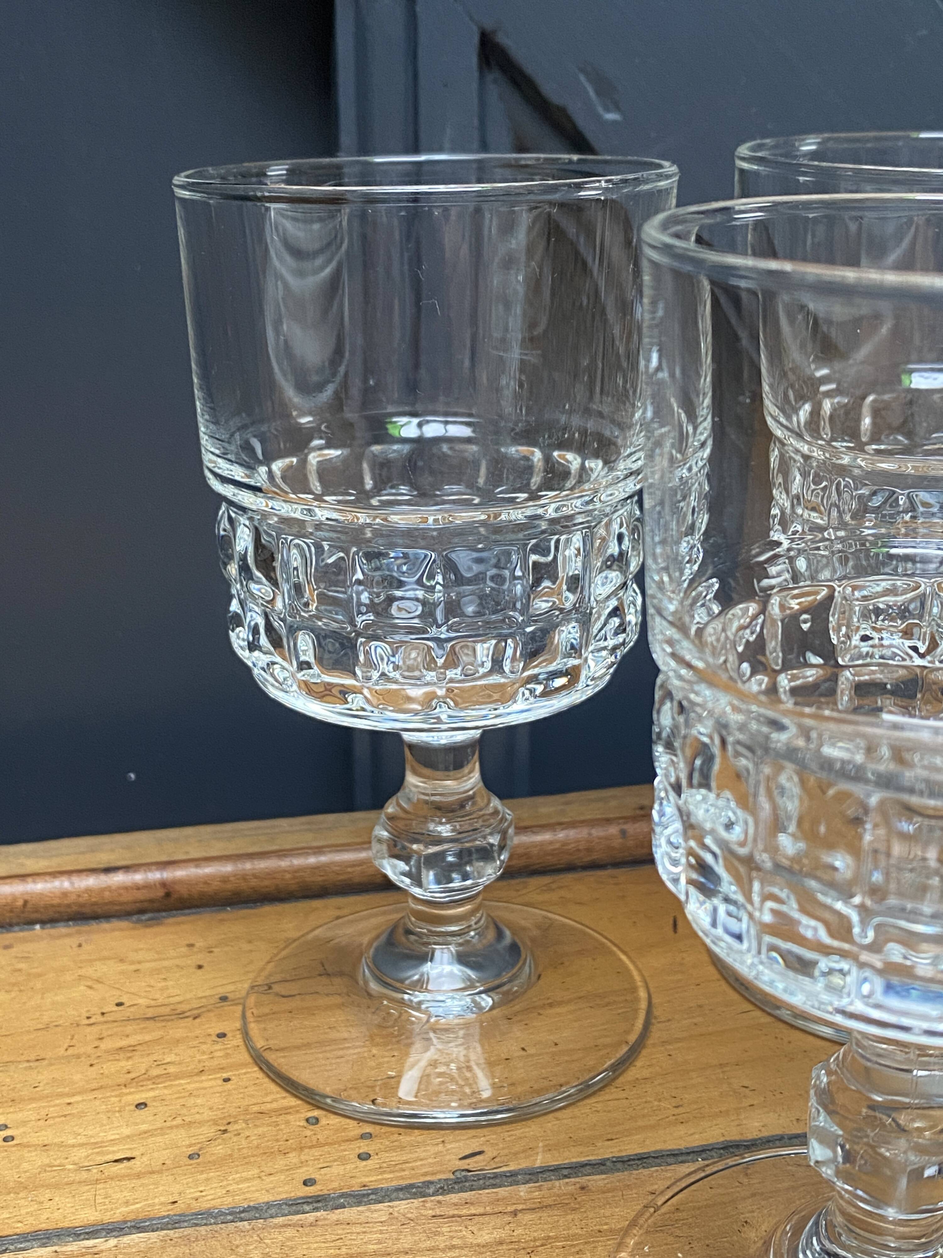 Set of 6 Luminarc Quadrille white wine glasses