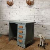 Child desk