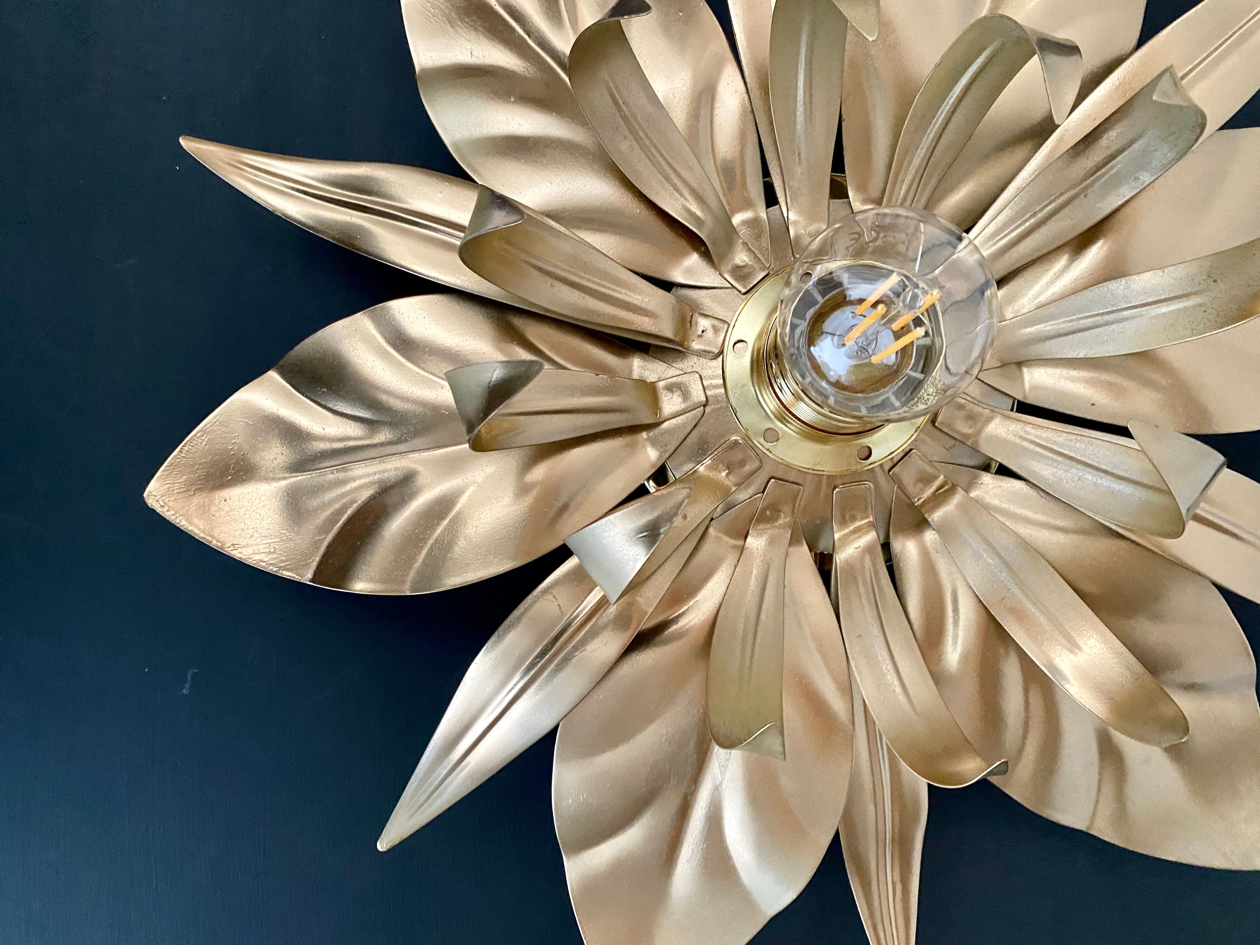 Vintage wall lamp golden leaves