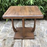 Pedestal table