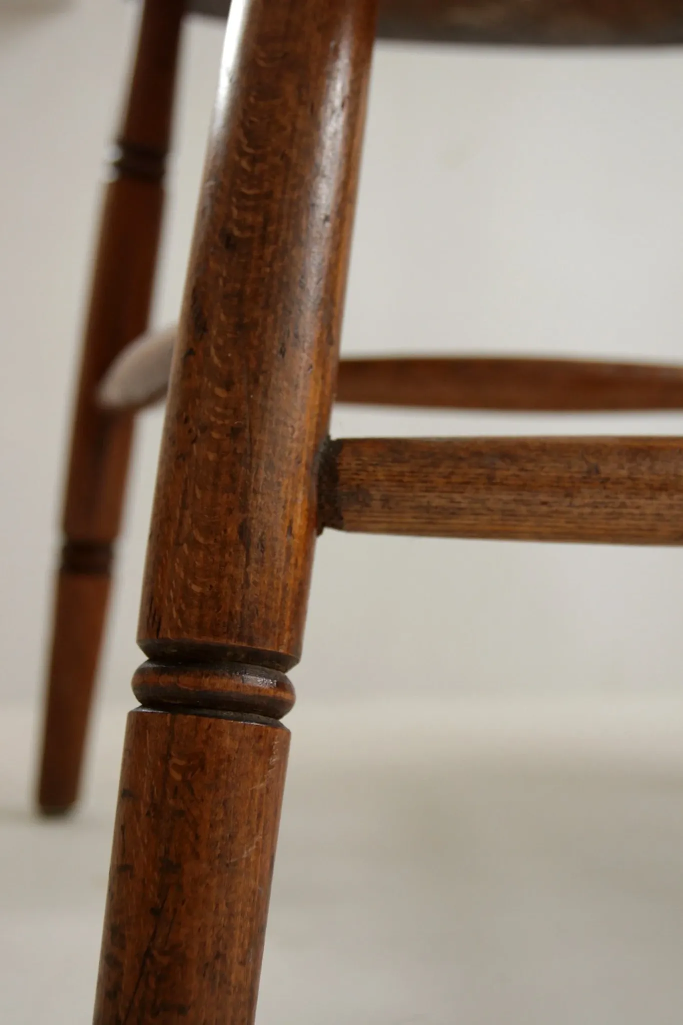 Set of 4 19th-century British military Windsor chairs – WD stamped