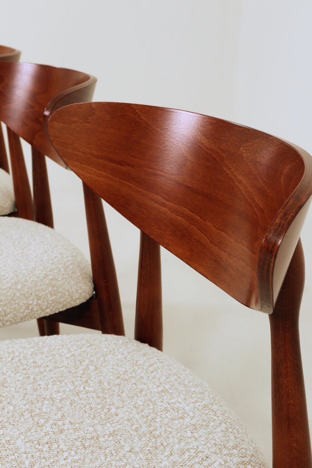 Set of 6 dining chairs, teak color wood, bouclè upholstery