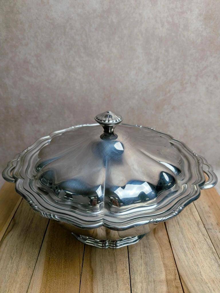 Soupière ancienne en métal argenté style Louis XV