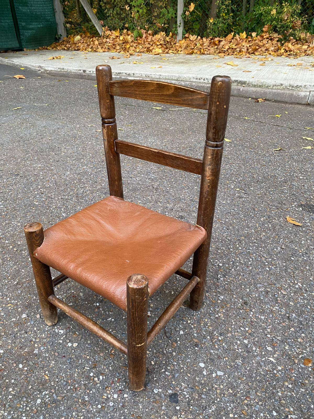 Children's chair made of solid wood and genuine leather