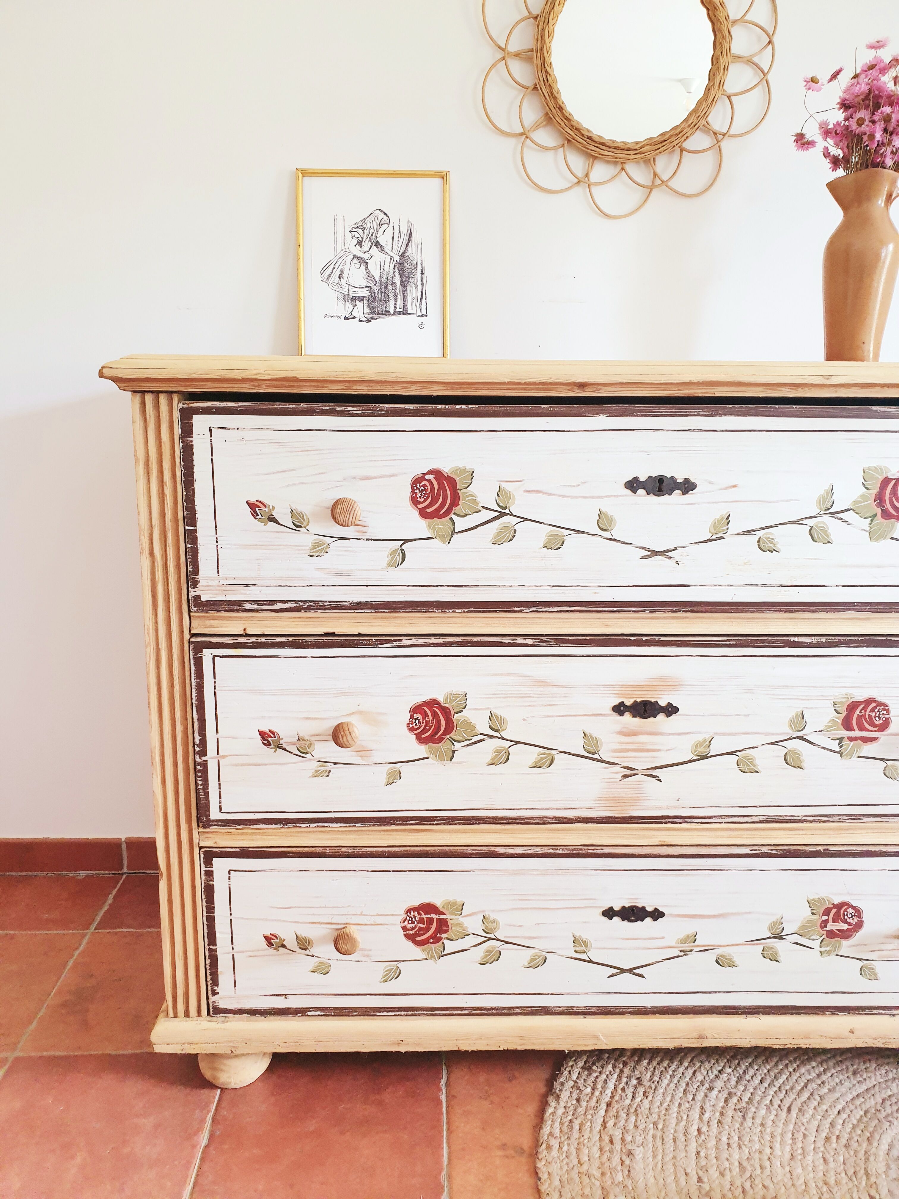 Pretty solid pine chest of drawers