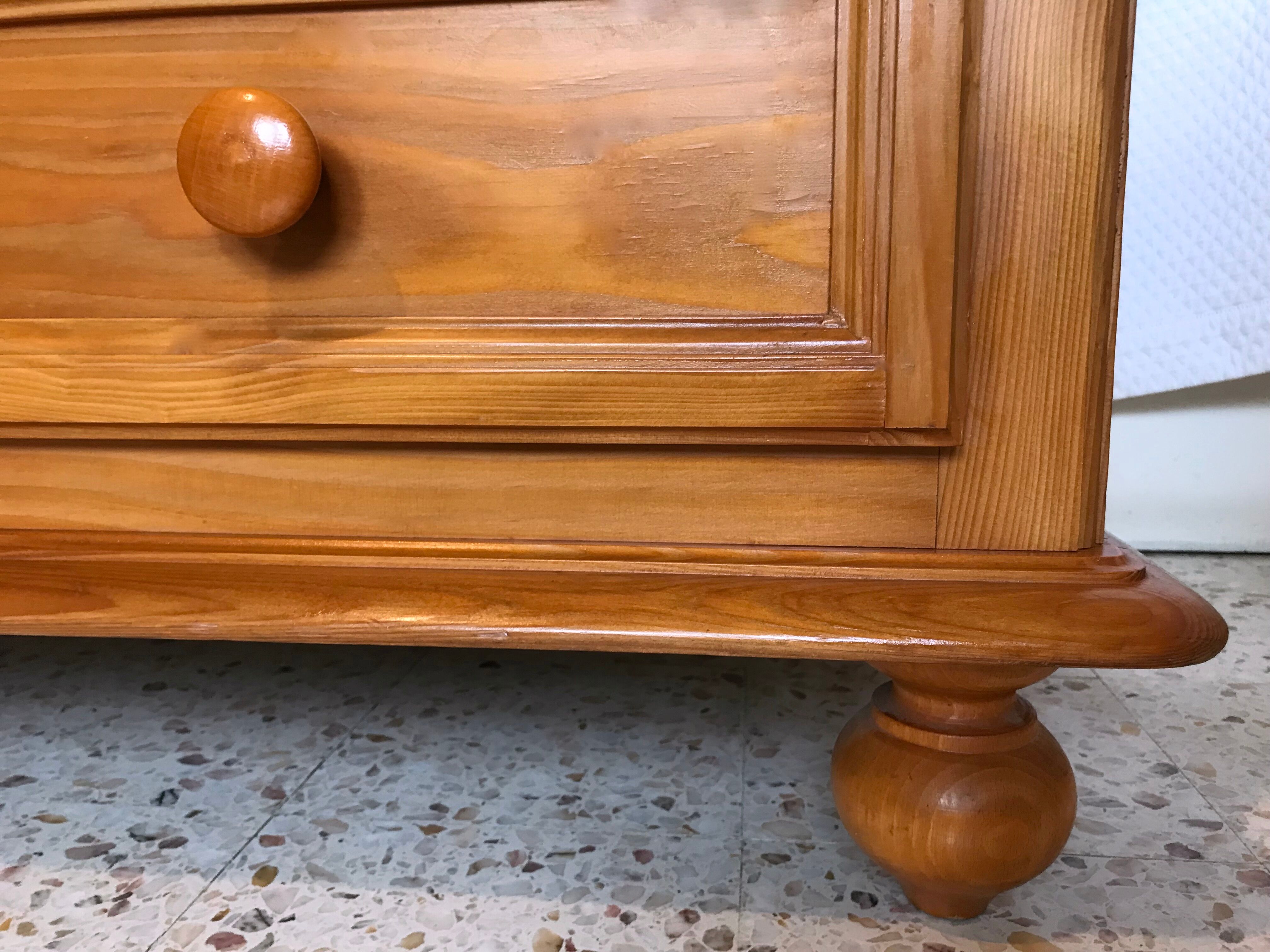 Vintage wooden chest of drawers 3 drawers round buttons country style