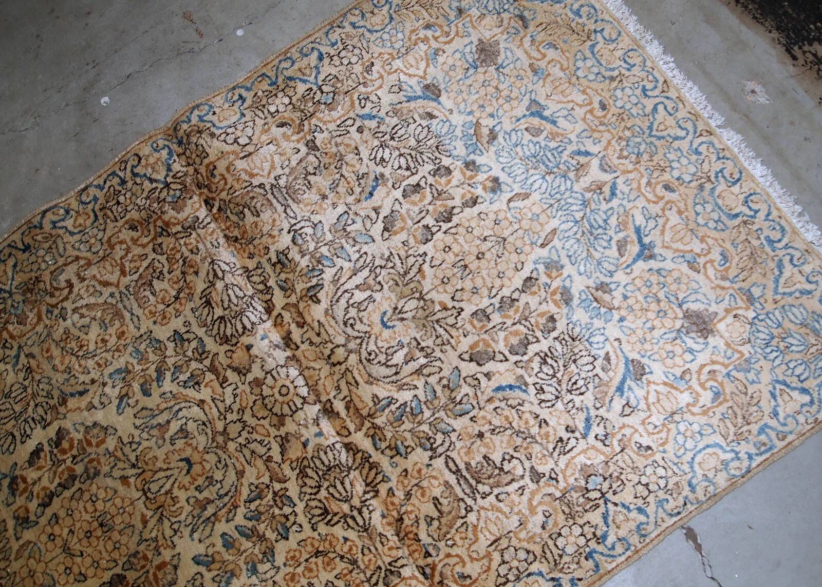 Handmade antique Persian Kerman rug 103cm x 164cm 1920s - 1B746