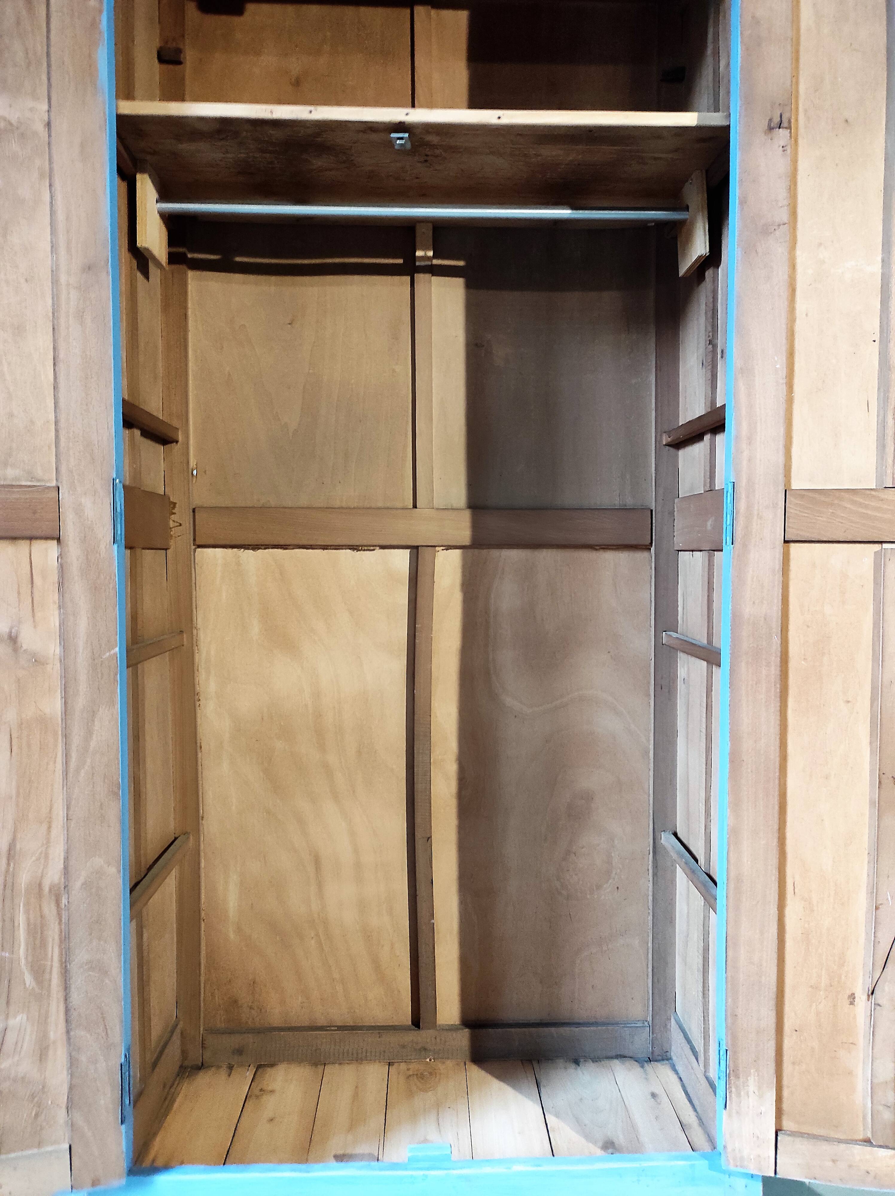 Armoire parisienne