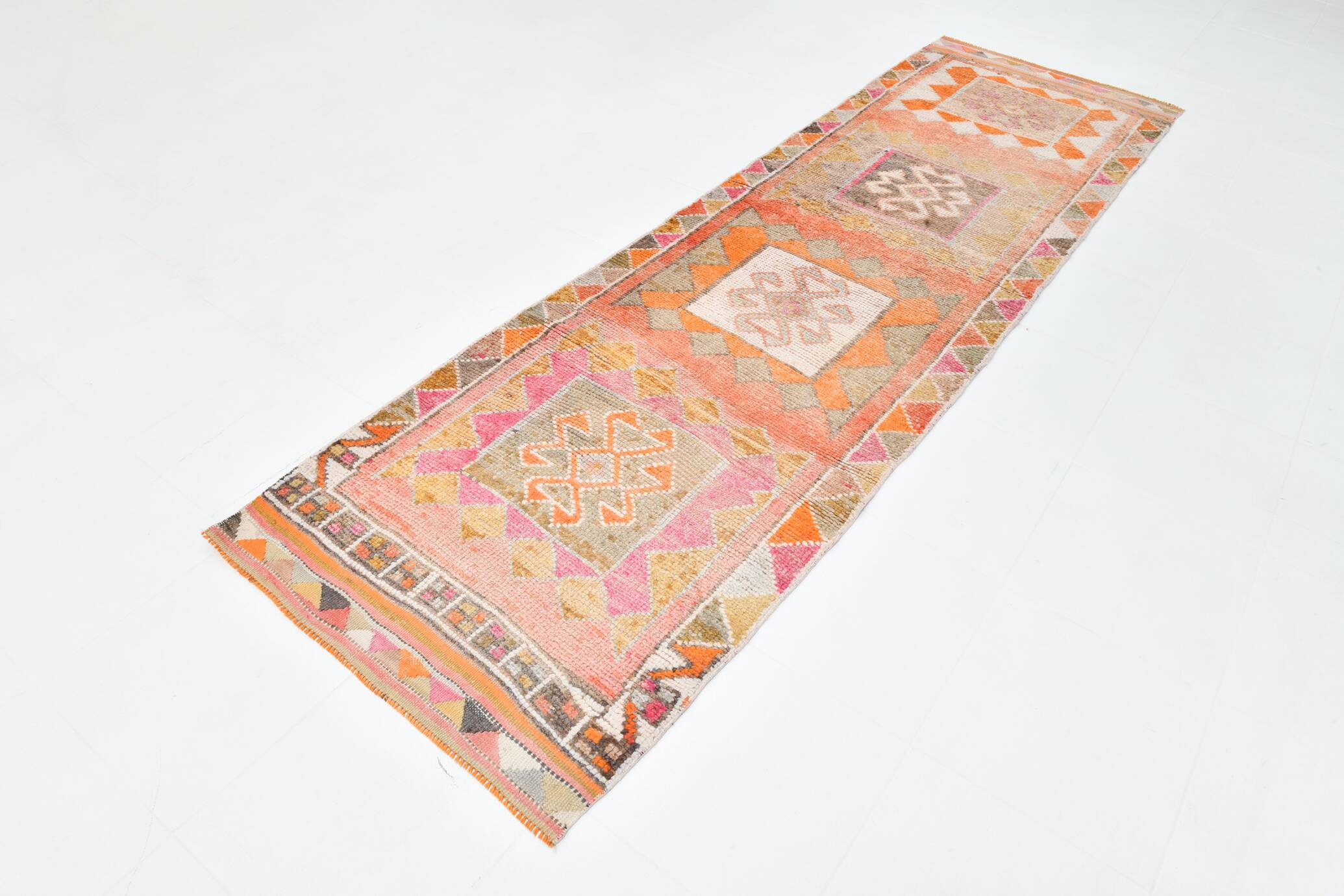Tapis couloir kilim vintage , Orange, rose et beige boho pastel, 98x332 Cm