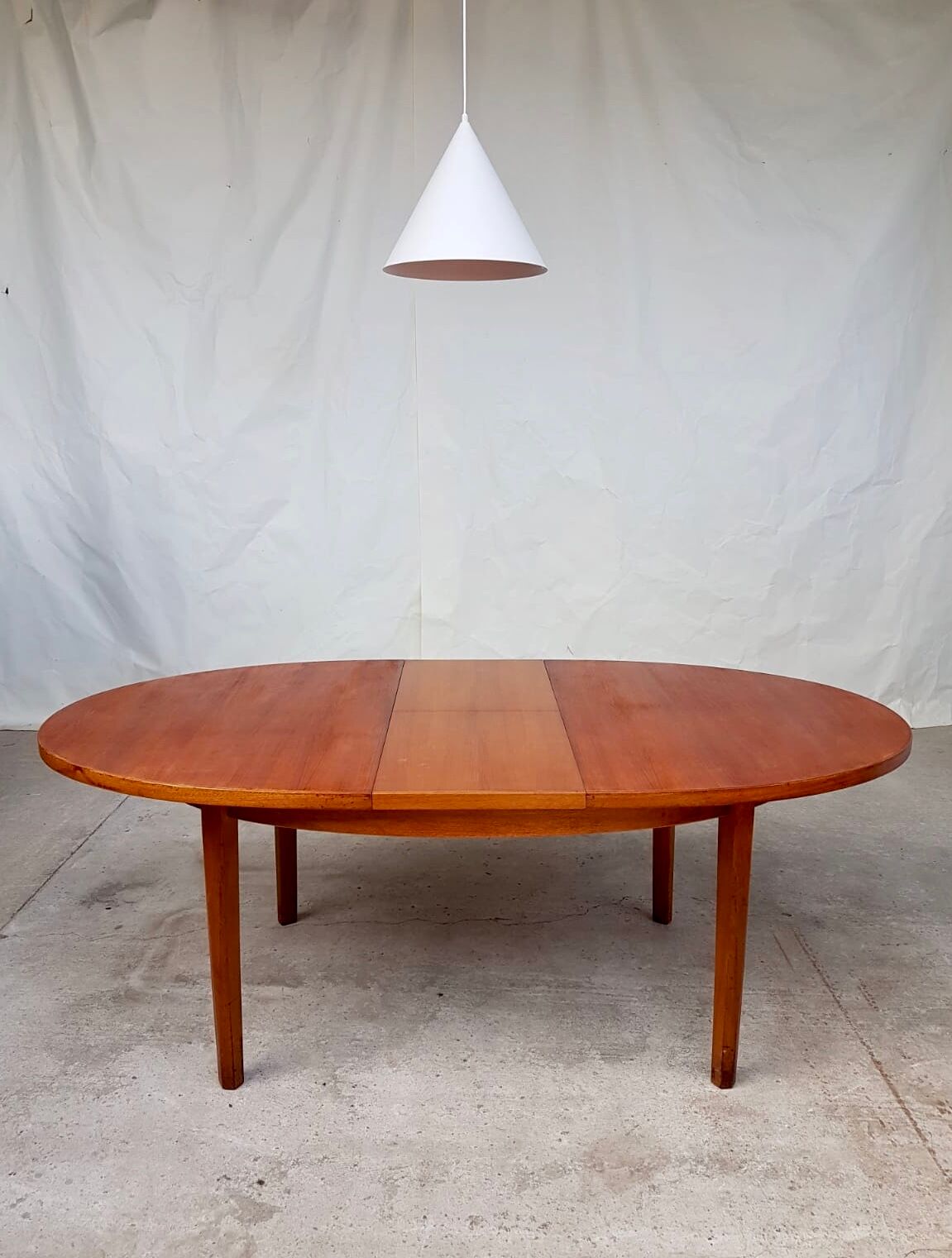 Dining table by William Lawrence