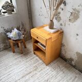 Chevet sélectionné par Charlotte Perriand pour Les Arcs