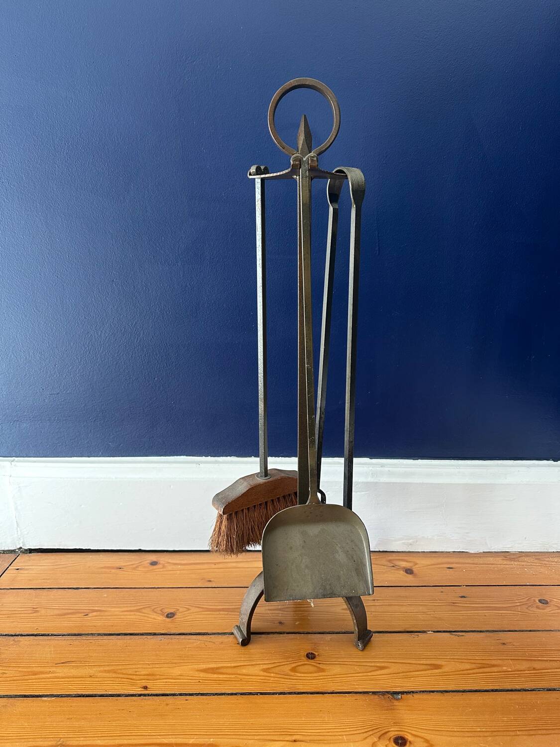 Brutalist fireplace men, 1970