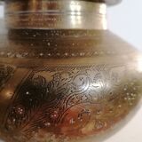 Pot à eau (vase) bénite antique en laiton d'Inde