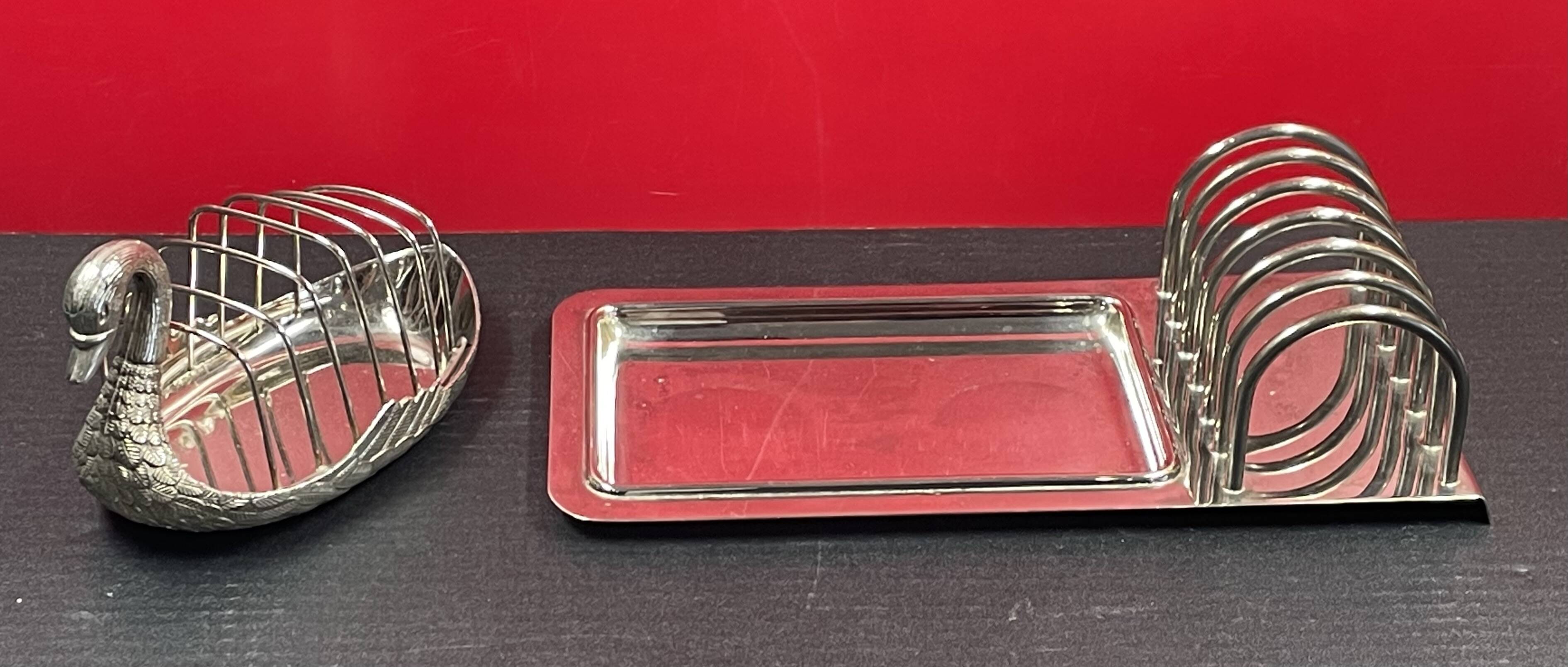 Silver metal toast holder, set of 2