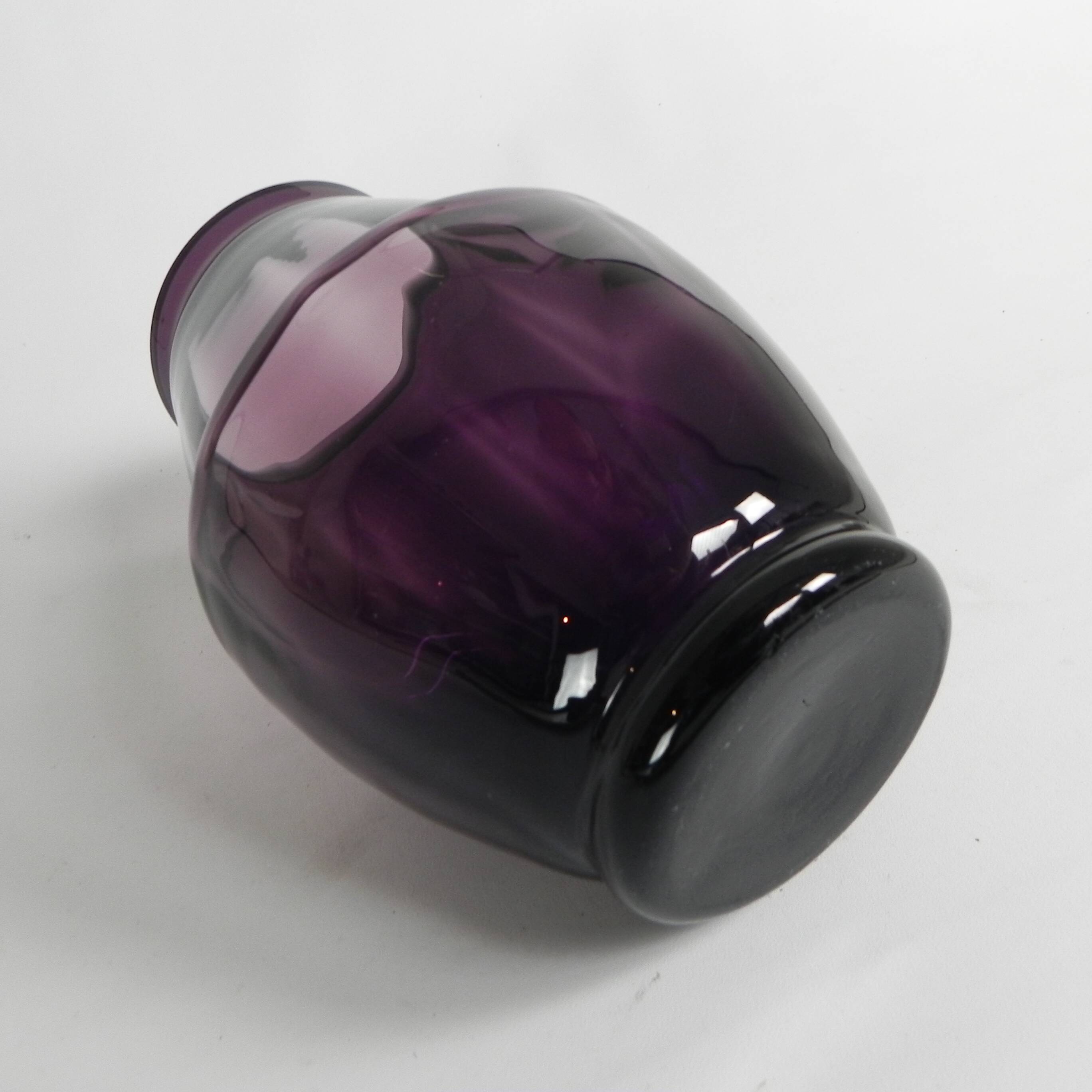 Art Deco vase Kristalunie Maastricht, Acorn model by Willem Jacob Rozendaal, 1931