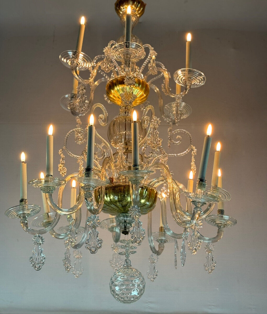 Liège lustre in blown glass, two levels of light arms, 18th century.