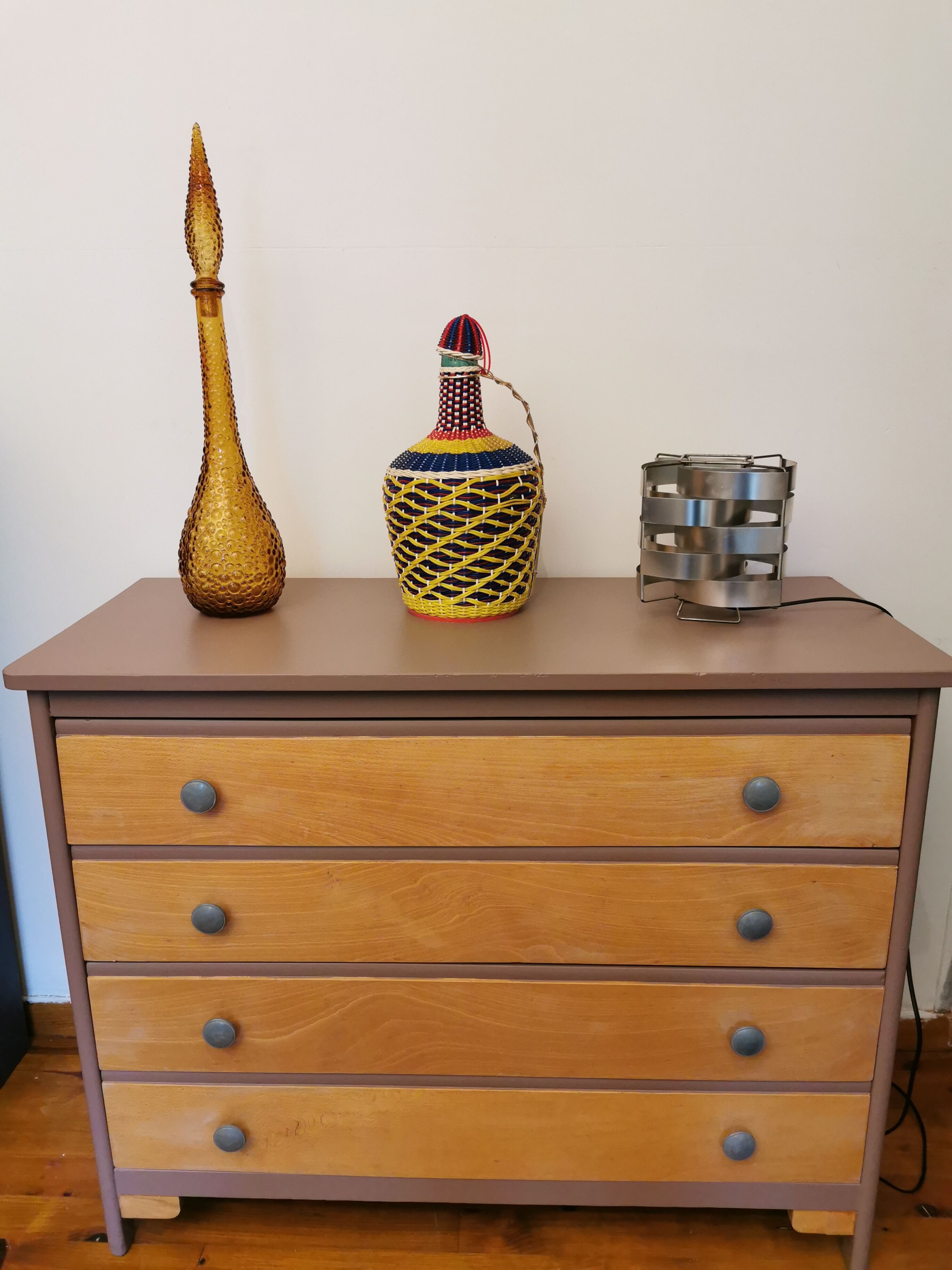 Vintage wooden dresser 4 straight-footed drawers