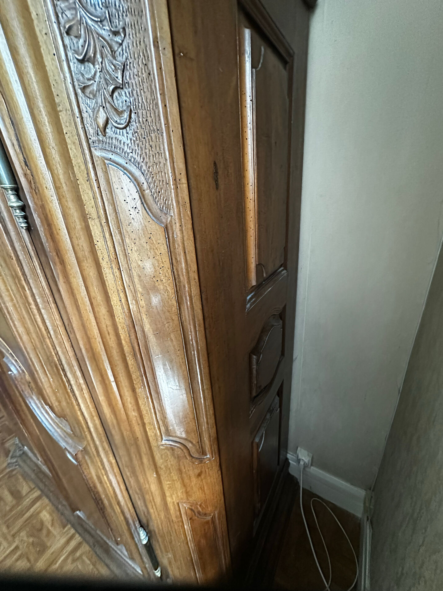 Large Alsatian Louis XV wardrobe in solid walnut – 18th century