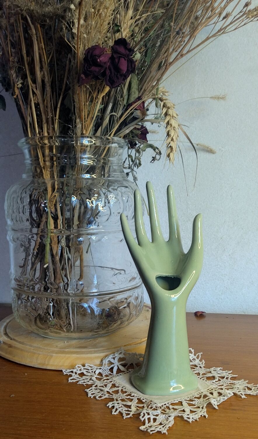 Hand jewelry holder