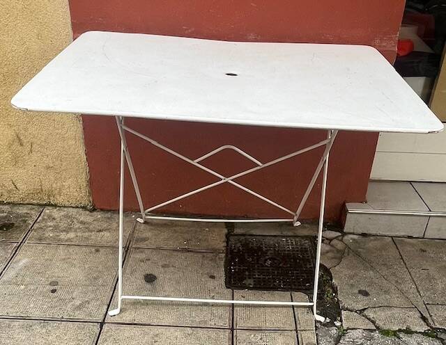 Folding garden table