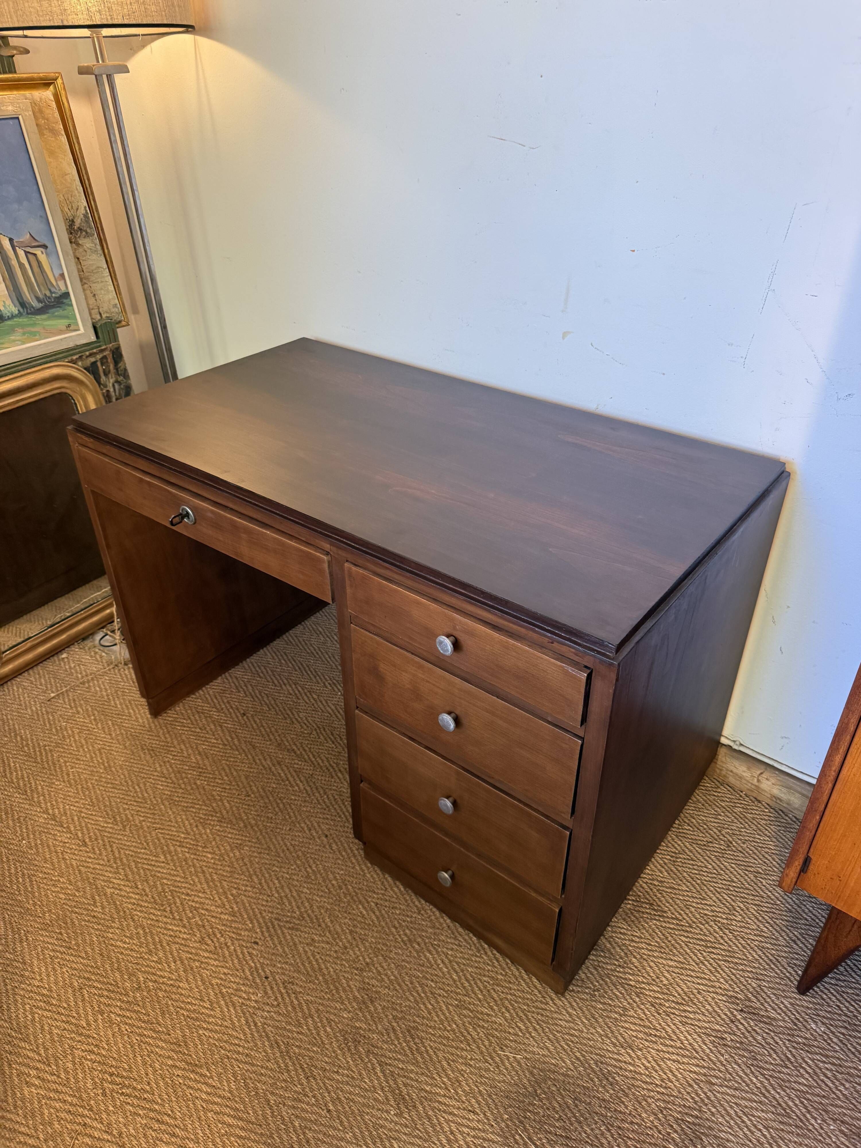Art Deco desk in wood and walnut veneer.