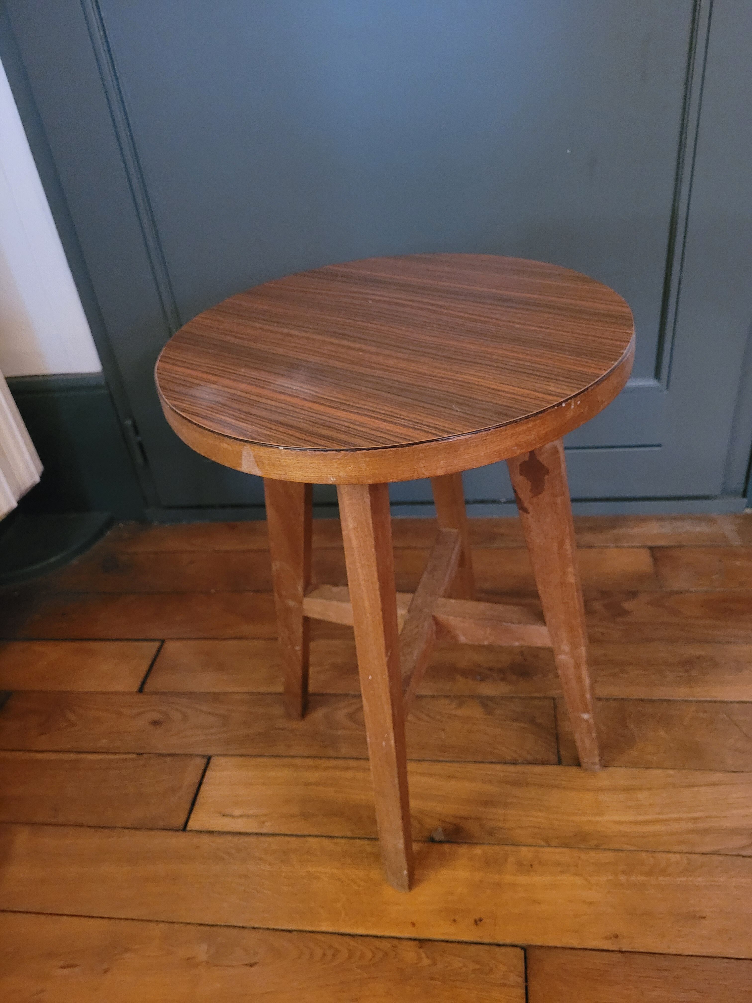 Wooden stool and formica 60's