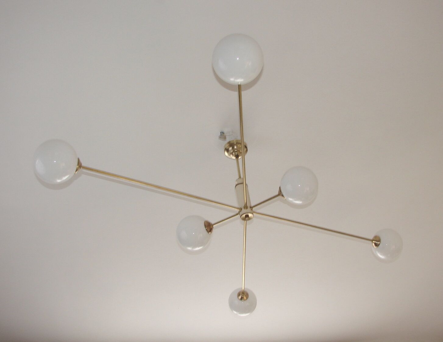 Italian style chandelier of recent manufacture