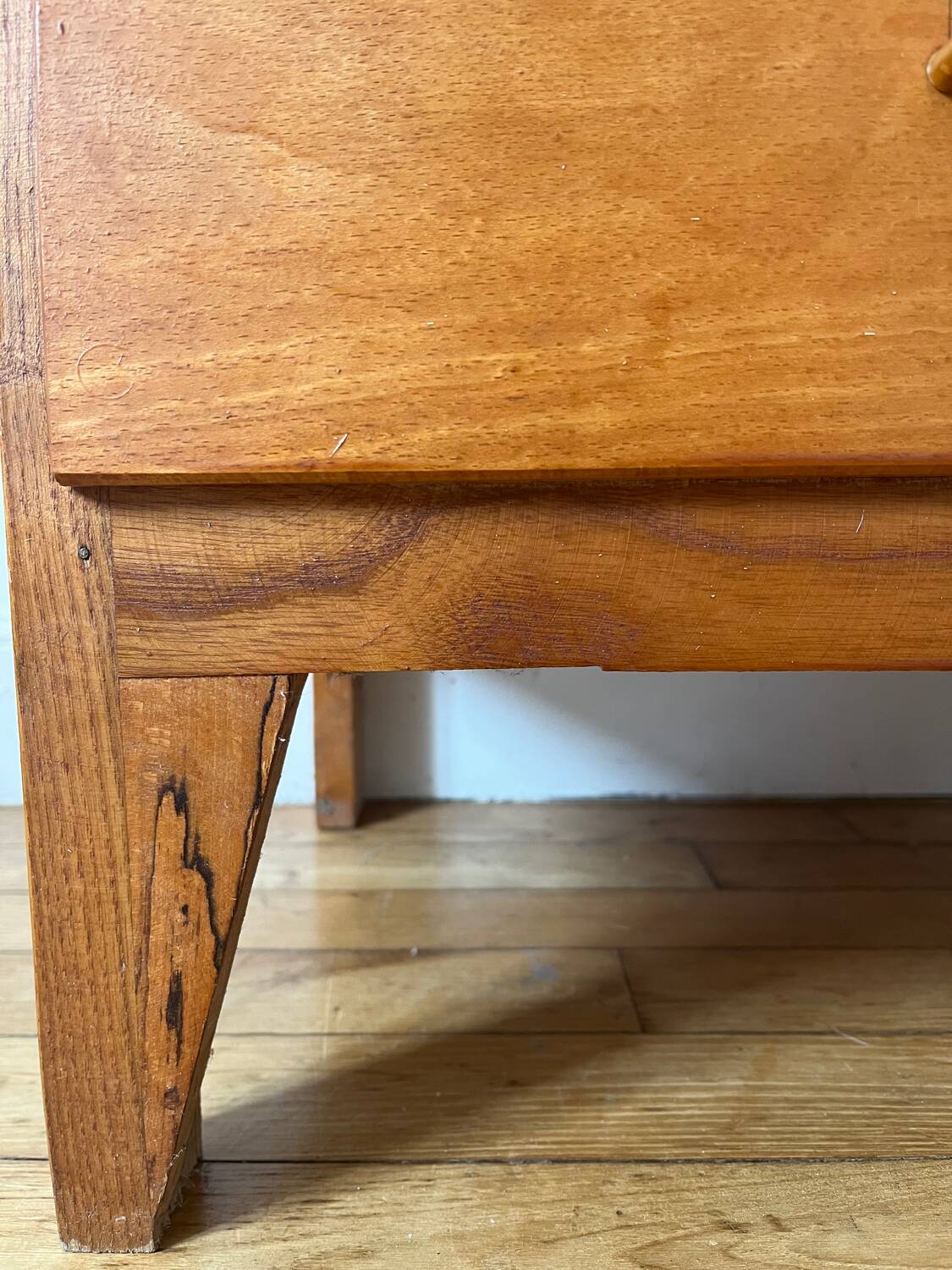 Chiffonnier en bois pieds compas
