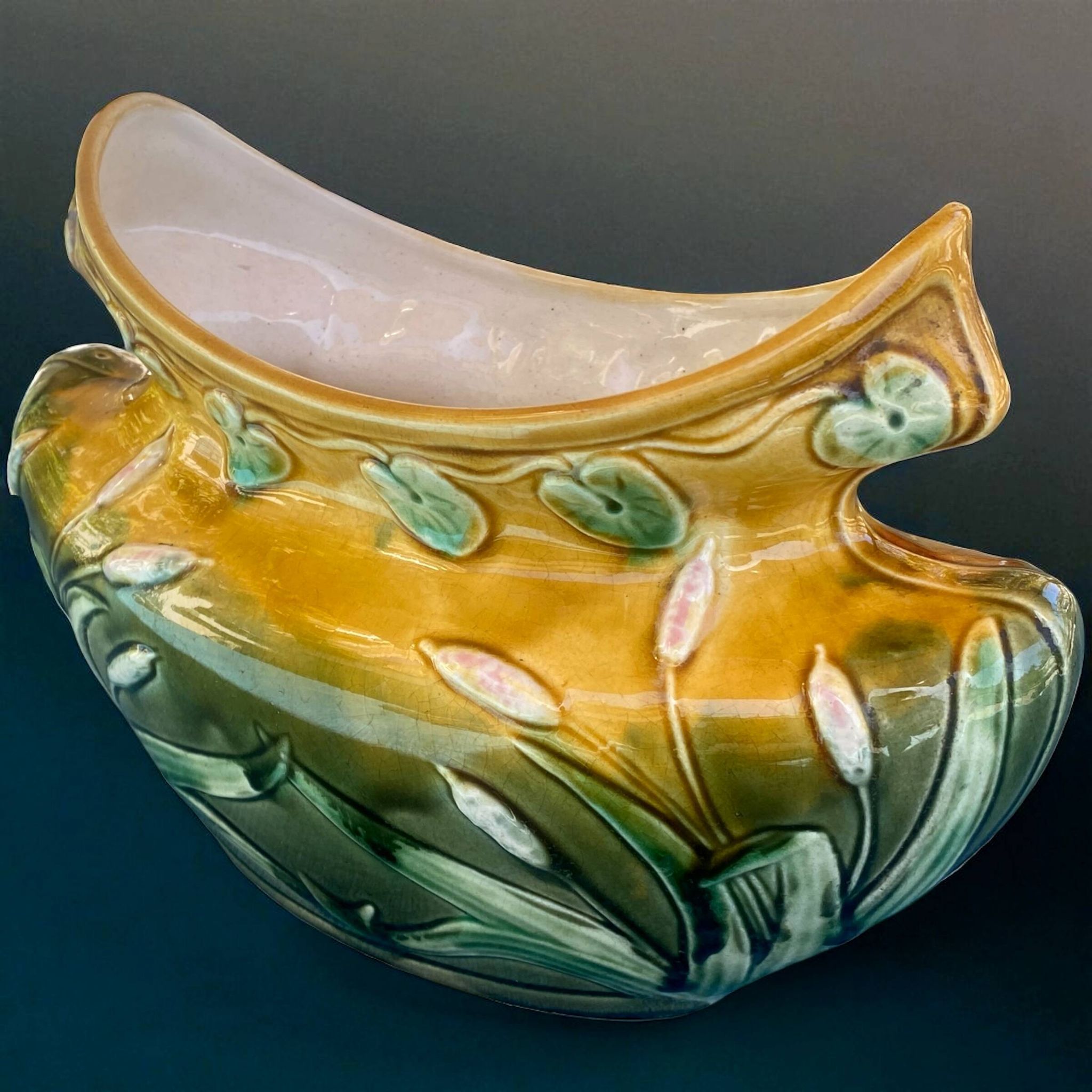 Ancienne jardinière en barbotine Art Nouveau