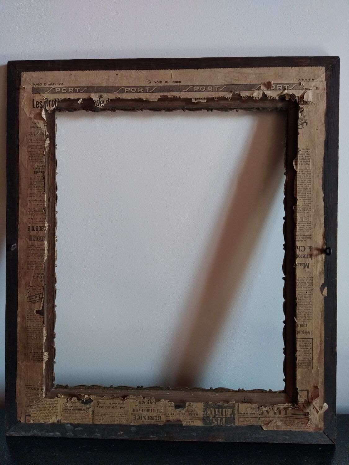 Old wooden frame and gilded stucco 47 cm x 54 cm
